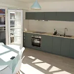 Sunny In Residential Park - Appartement *