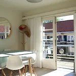 Sunny In Residential Park - Appartement