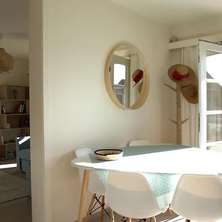 Sunny In Residential Park -