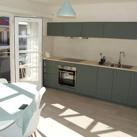 Sunny In Residential Park - Apartamento *