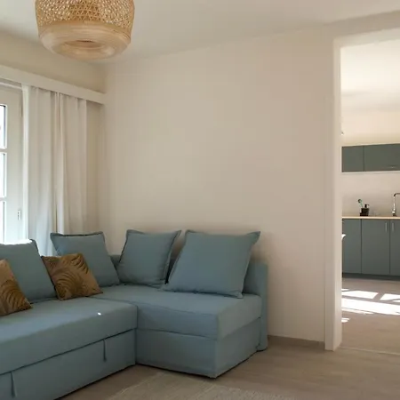 Sunny In Residential Park - Apartment *