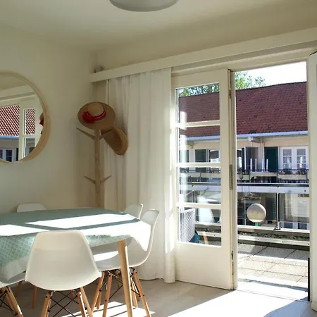 Sunny In Residential Park - Daire