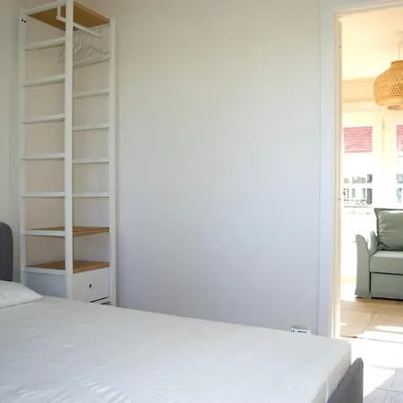 Sunny In Residential Park - *