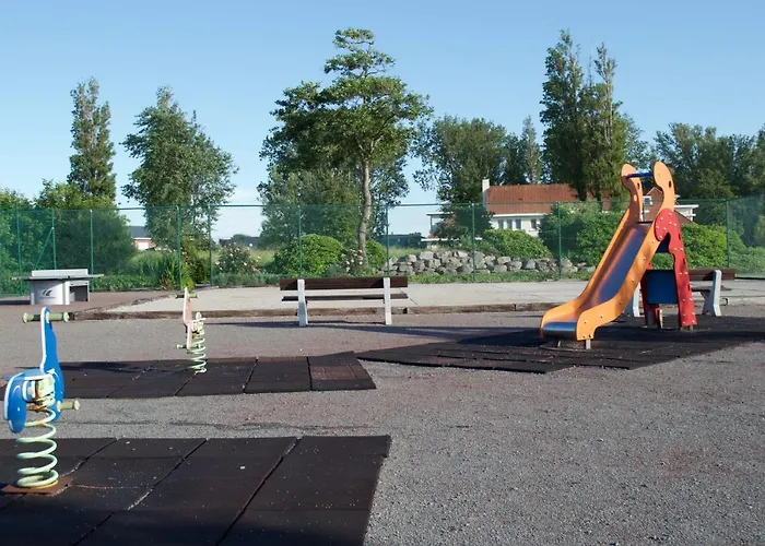 Sunny In Residential Park - * 德哈恩