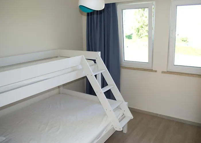 Sunny In Residential Park - *