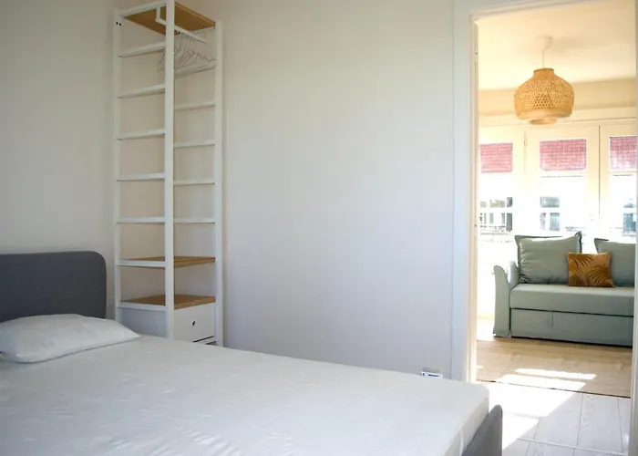 Sunny In Residential Park - *